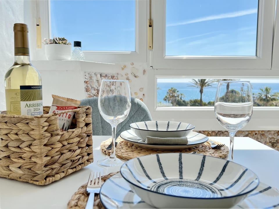 Day, View (from property/room), Balcony/Terrace, Food and drinks, Dining area, Sea view