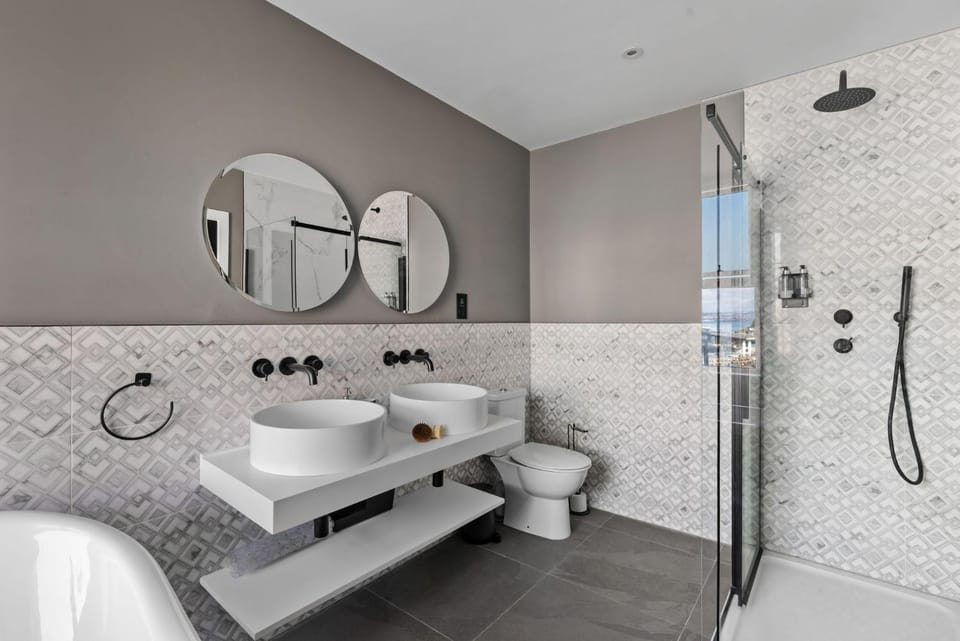 Shower, Toilet, Bathroom, Bath