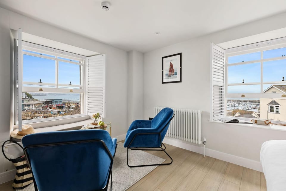 View (from property/room), Living room, Seating area, Sea view
