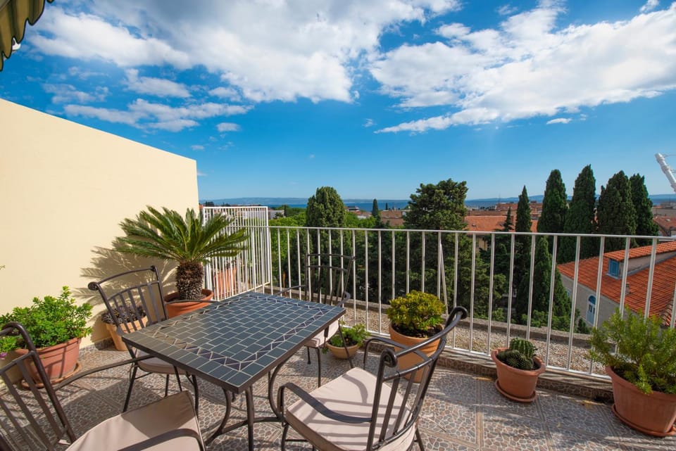 Property building, Balcony/Terrace