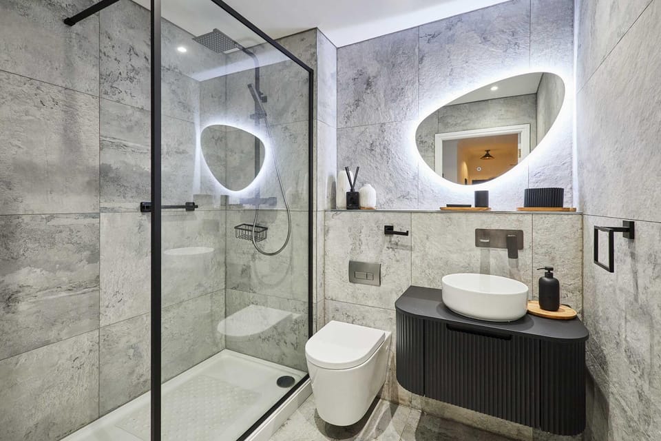 Shower, Toilet, Bathroom, towels