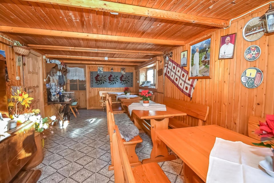 Seating area, Dining area
