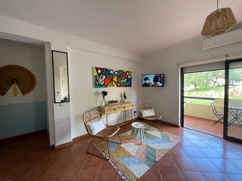 Communal lounge/ TV room, Living room, Dining area, Evening entertainment