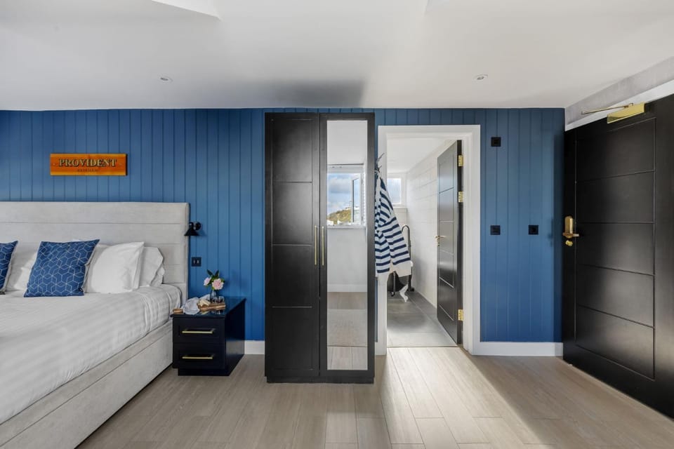 Bed, Bathroom, Bedroom, internet, wardrobe