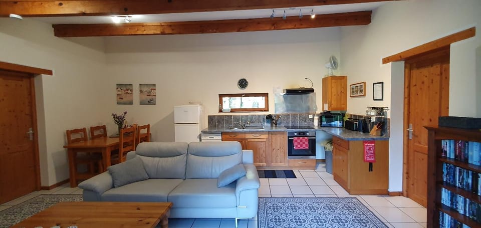 Cottage Sleeps 5 with Private Lake House in Nouvelle-Aquitaine