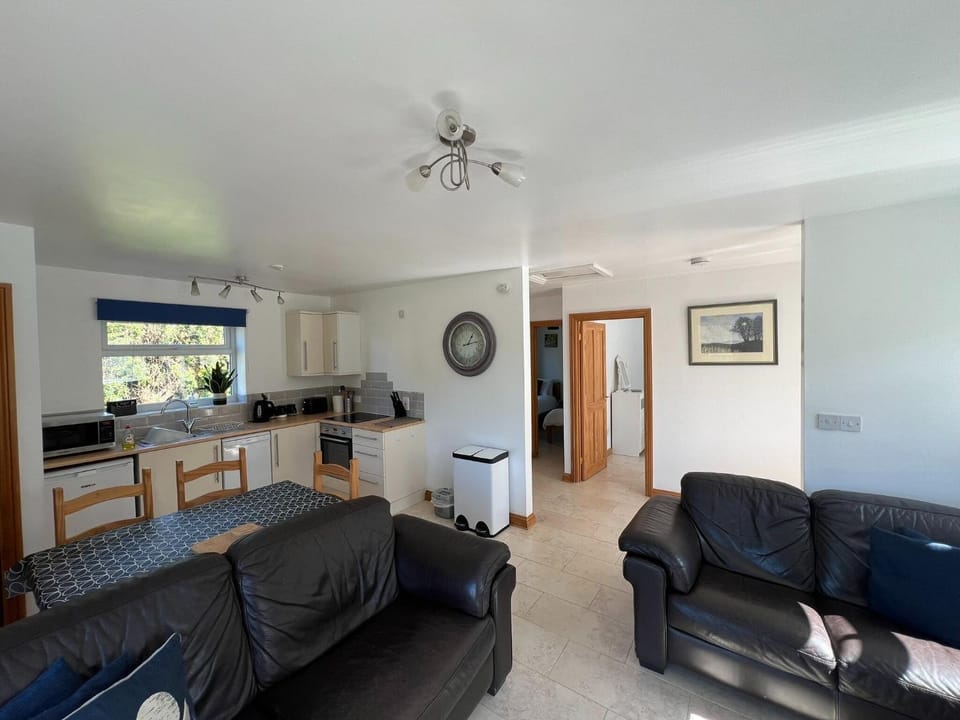 TV and multimedia, Kitchen or kitchenette, Living room, Dining area