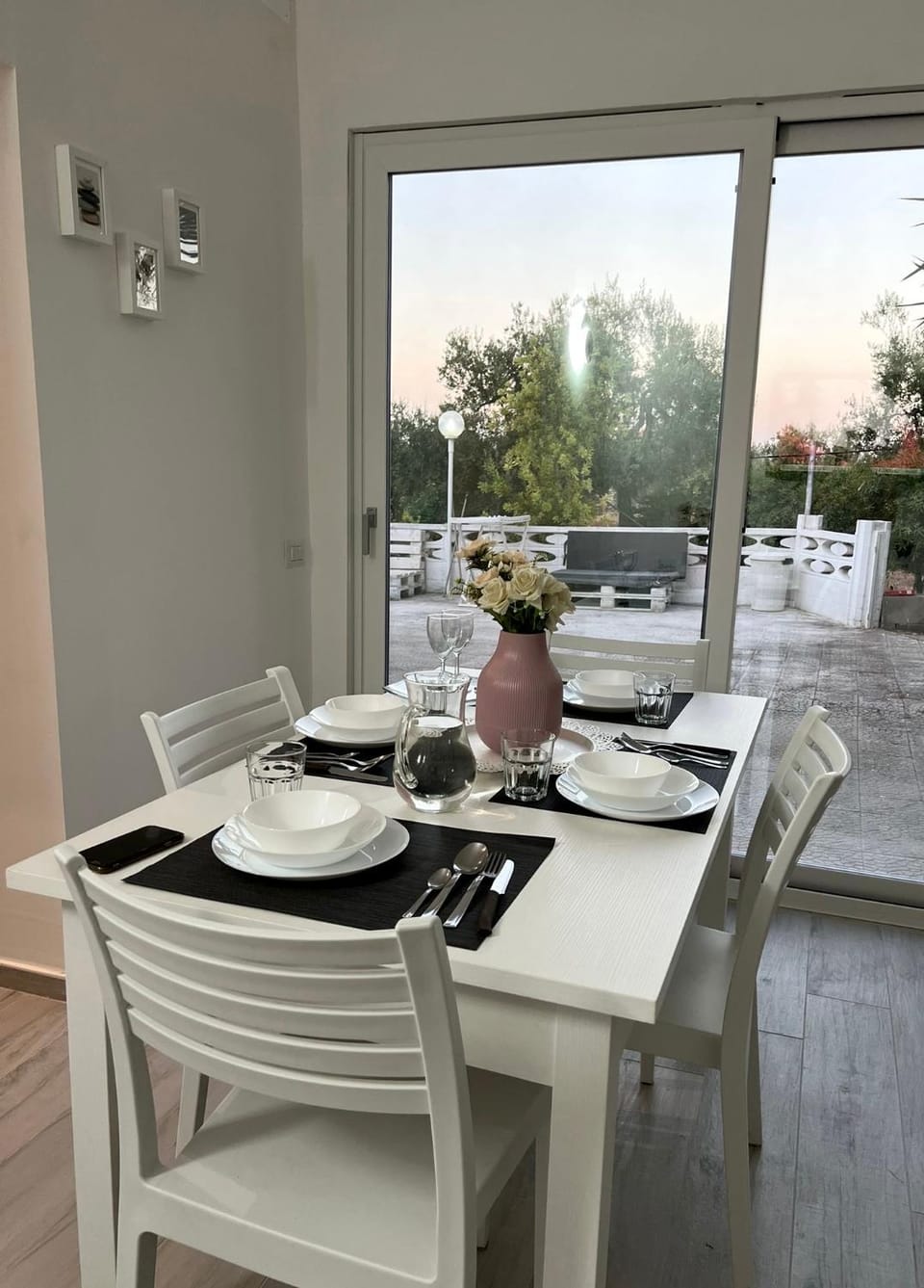 Patio, View (from property/room), Living room, Seating area, Dining area