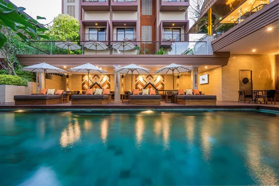 Swimming pool