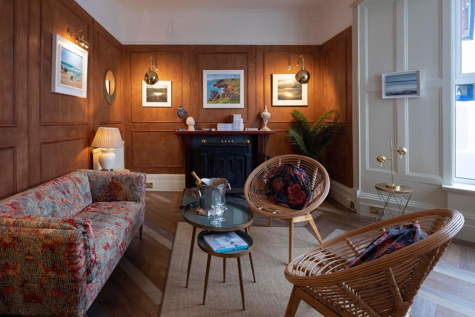 Property building, Seating area