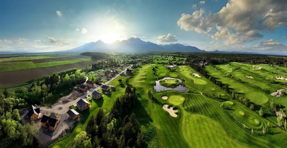 Day, Natural landscape, Bird's eye view, Golfcourse, Landmark view, Mountain view
