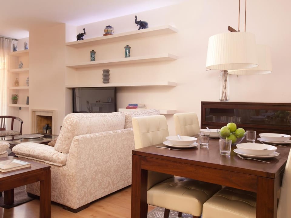 Living room, Dining area