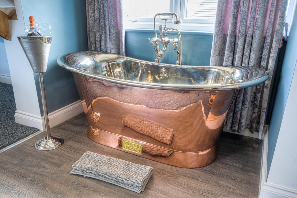The Rockpool - private hot tub and sea views House in Amble