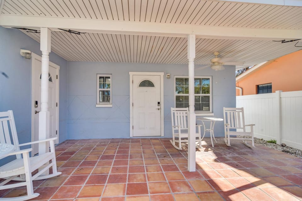 Indian Rocks Beach Unit - Steps From the Shoreline Apartment in Indian Rocks Beach