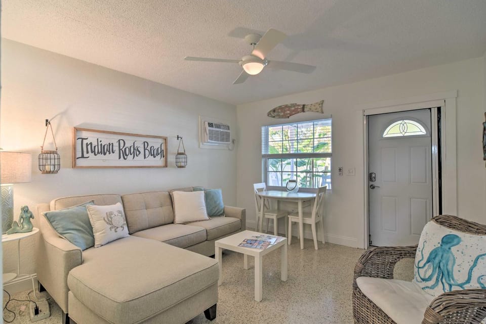 Indian Rocks Beach Unit - Steps from the Shoreline Apartment in Indian Rocks Beach