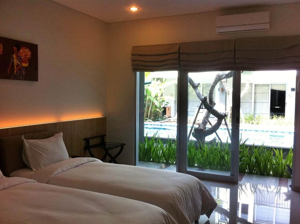 Day, Photo of the whole room, Garden view, Pool view