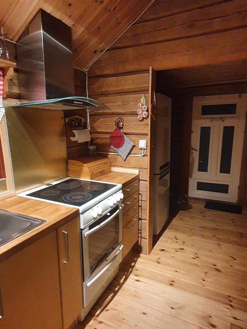 pet friendly, pet friendly, kitchen, kitchen