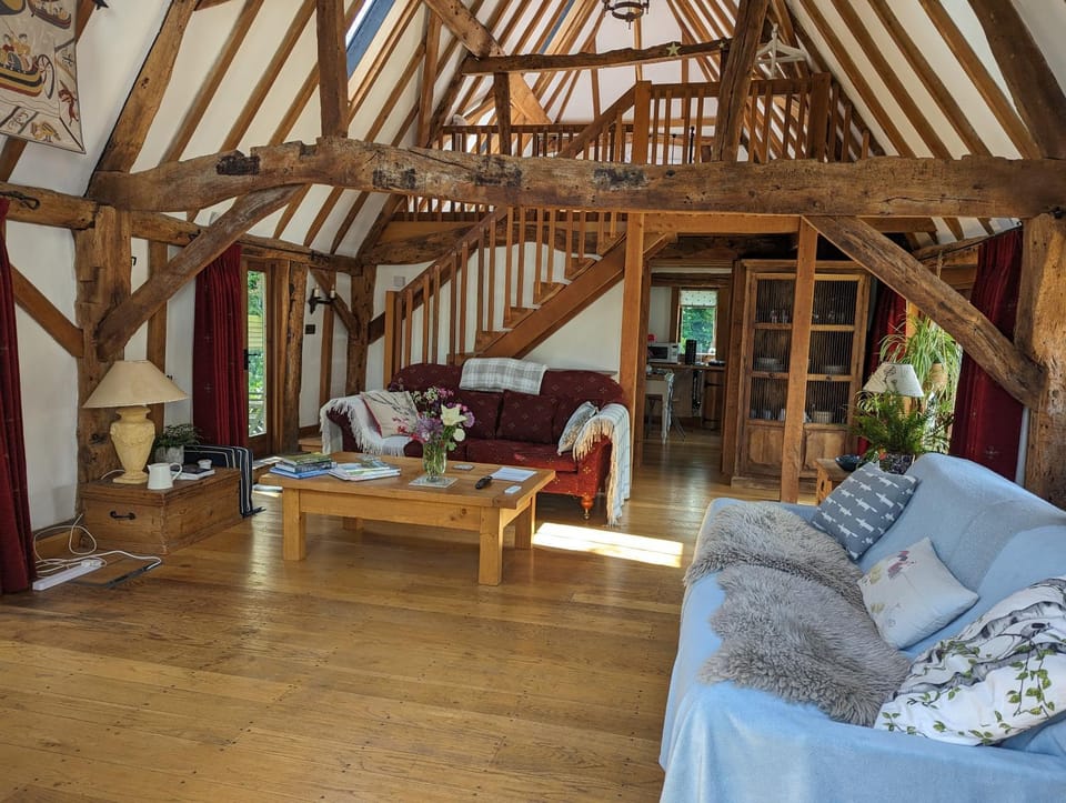 Cosy listed barn in peaceful country village House in Aylesbury Vale