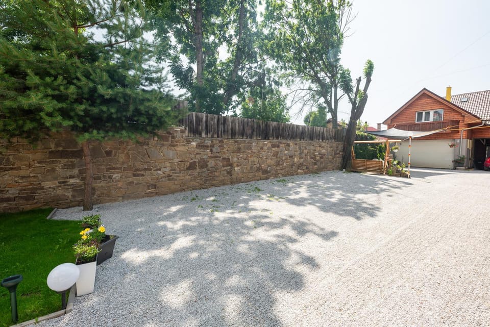 Garden, Garden, Parking