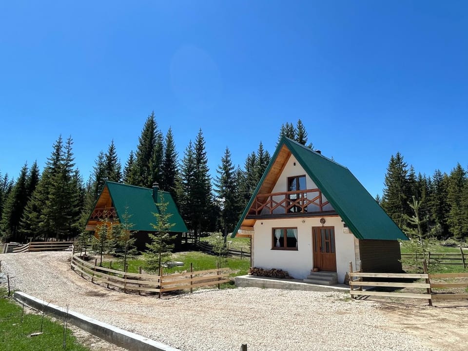 Ville Uskoci House in Montenegro