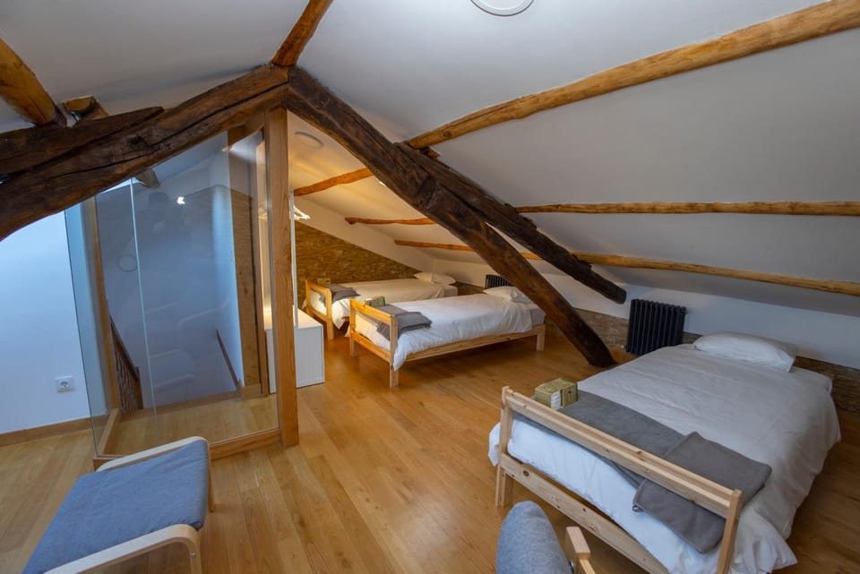 Bed, Photo of the whole room