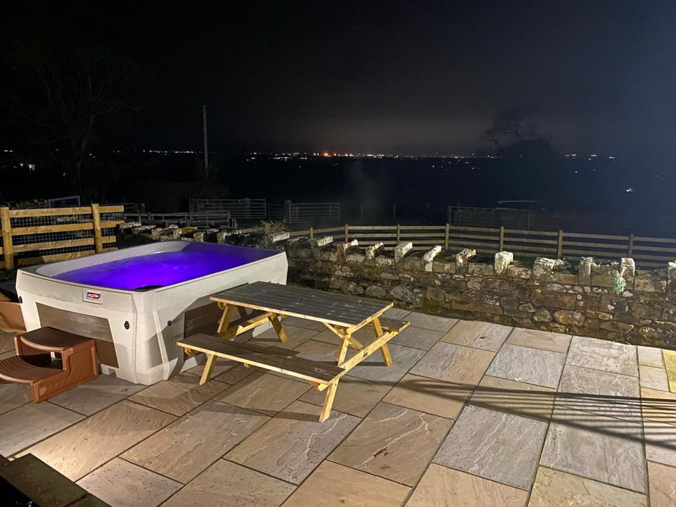 Rattlebeck Farm Cottage and Hot Tub PET FRIENDLY House in Allerdale District