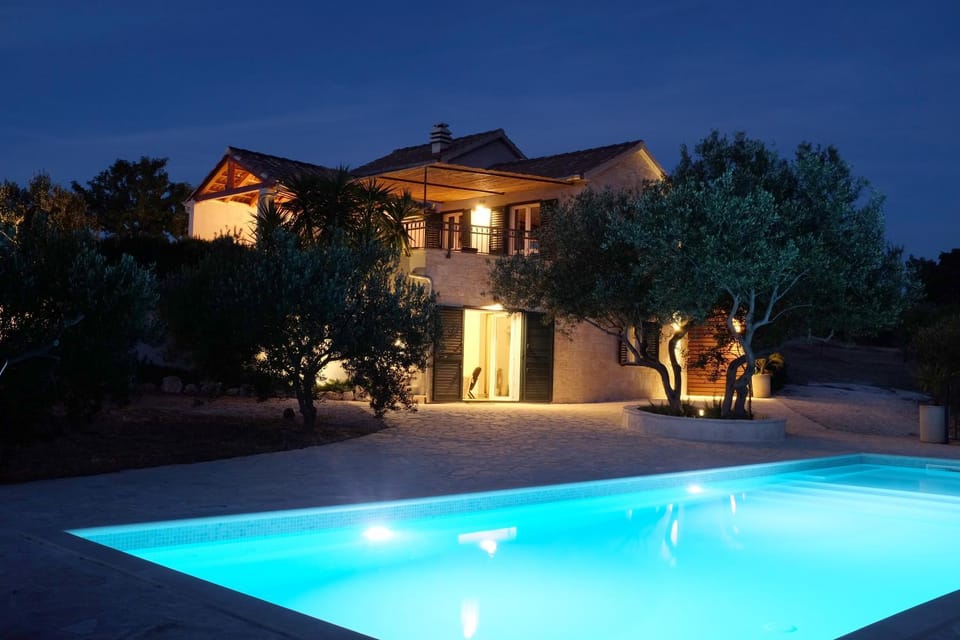 Property building, Patio, Natural landscape, Garden, View (from property/room), Balcony/Terrace, Pool view, Swimming pool