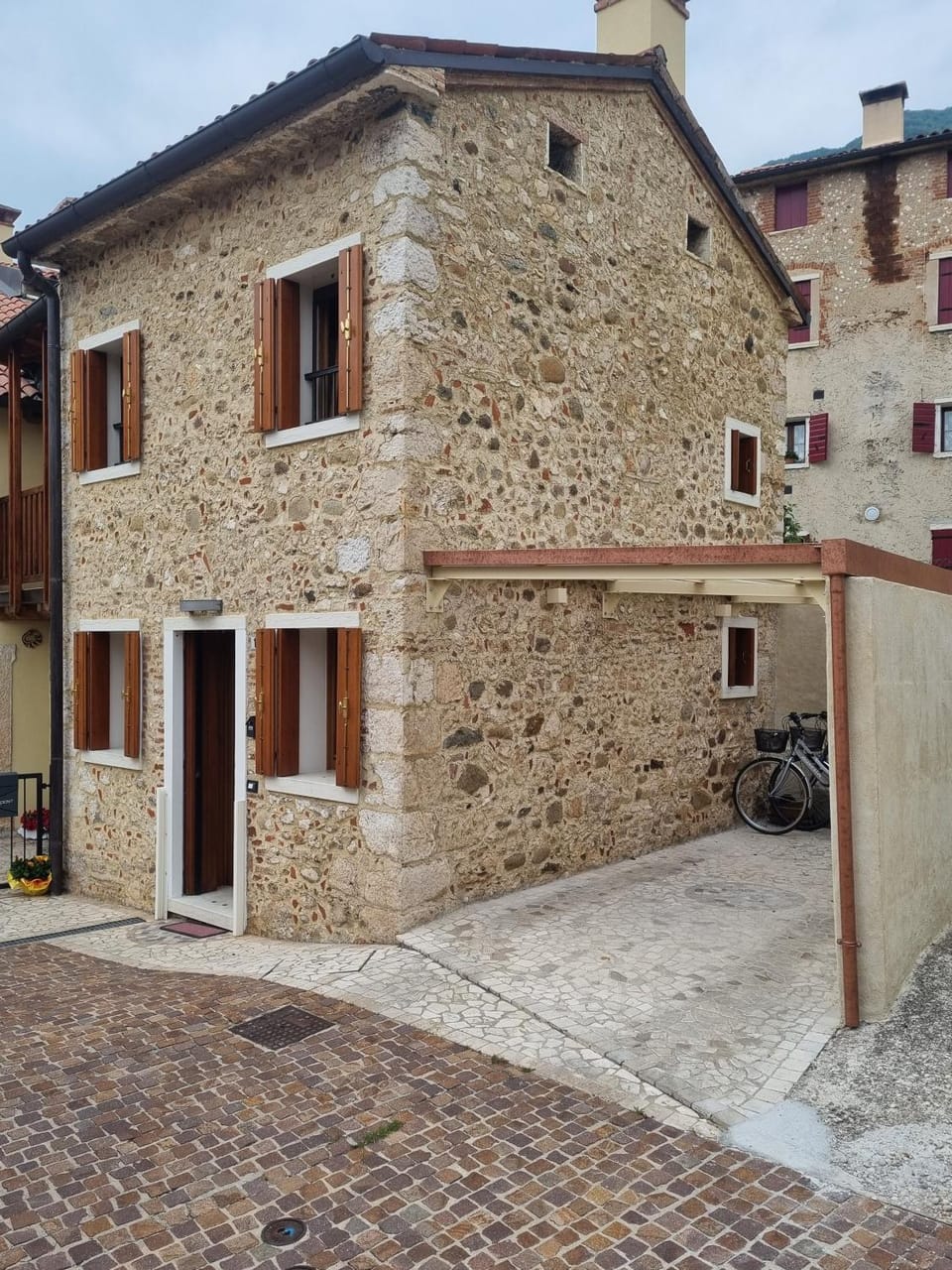 Facade/entrance
