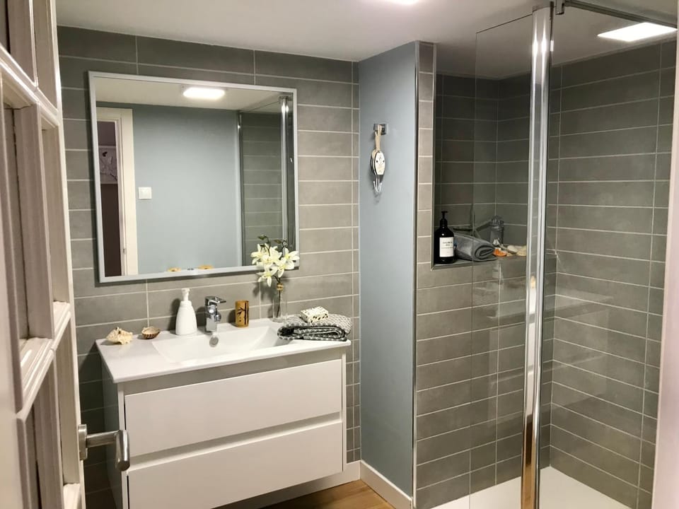 Shower, Bathroom