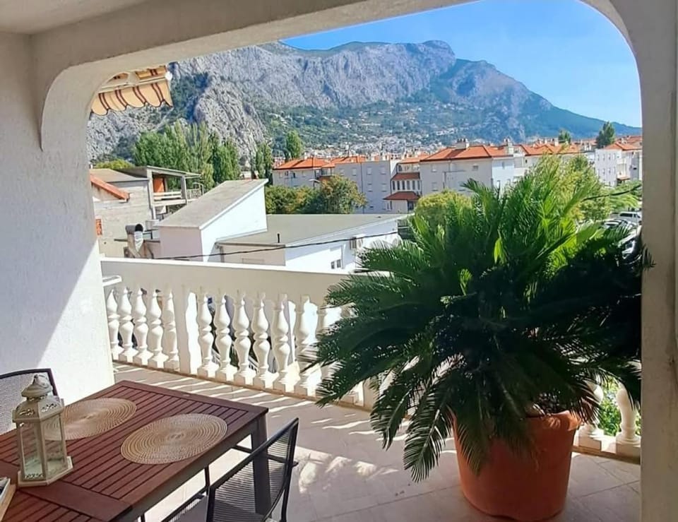 Patio, Mountain view, Sea view