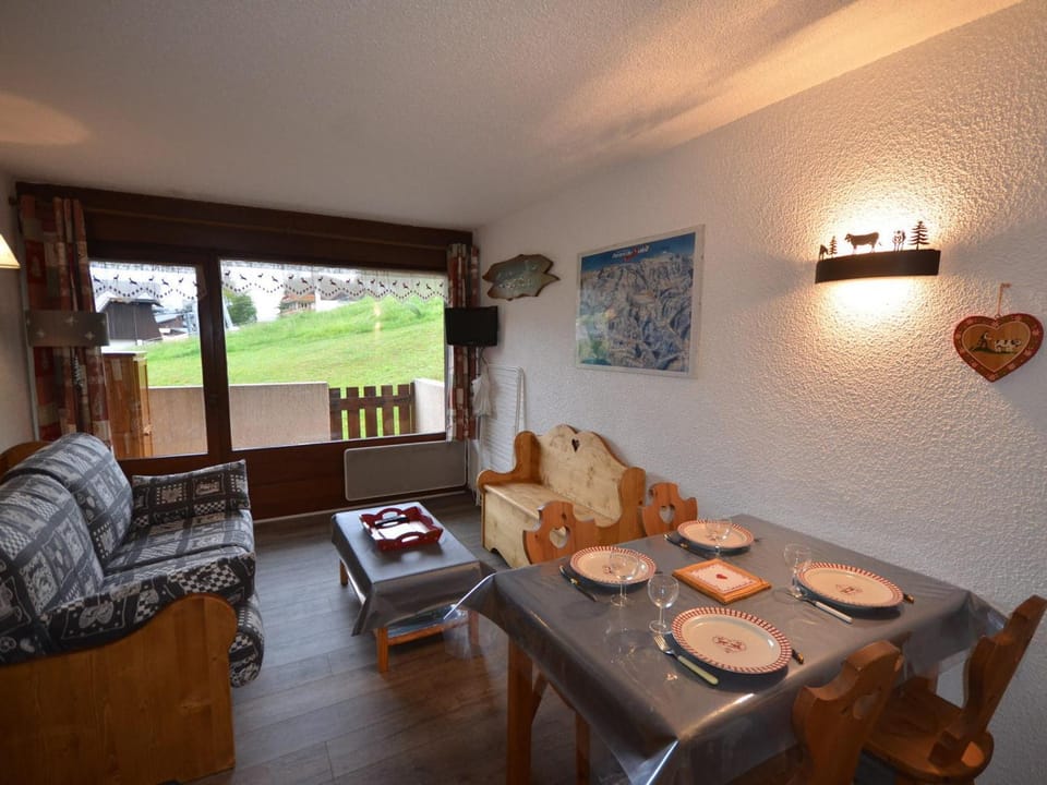 Studio cosy aux Gets - À deux pas des pistes et du centre, 2/4 couchages, balcon, parking inclus - FR-1-623-259 Apartment in Les Gets