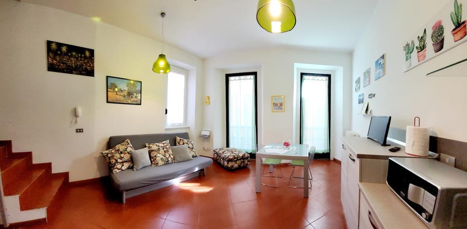 TV and multimedia, Kitchen or kitchenette, Living room, Seating area
