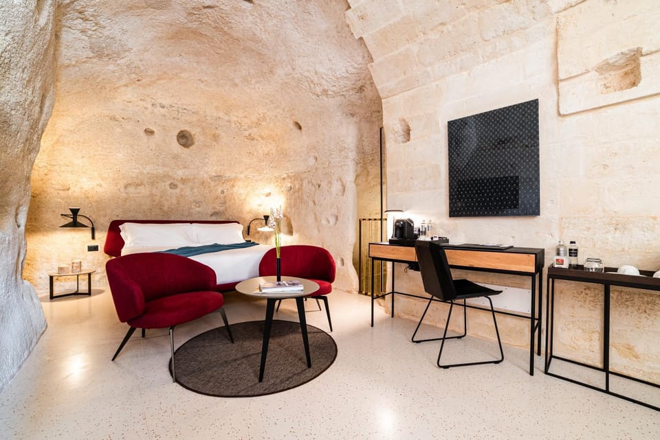 Bed, Living room, Photo of the whole room, Seating area