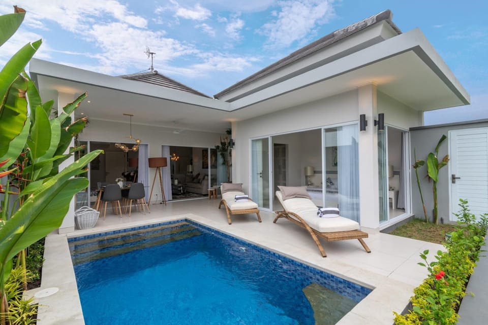 Property building, Swimming pool