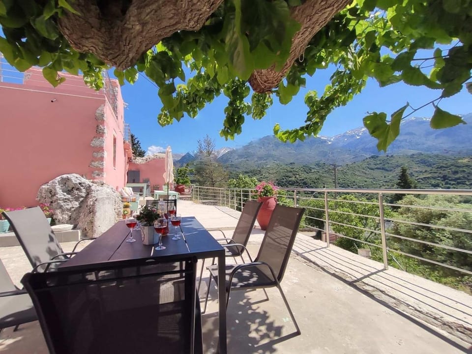 Rocky Mountain Villa Villa in Crete