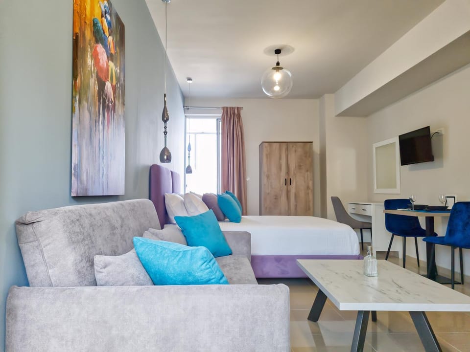 Epipleon Luxury Suites -104- Δωμάτιο 35τμ με βεράντα 35τμ μπροστά στη θάλασσα Apartment in Peloponnese, Western Greece and the Ionian
