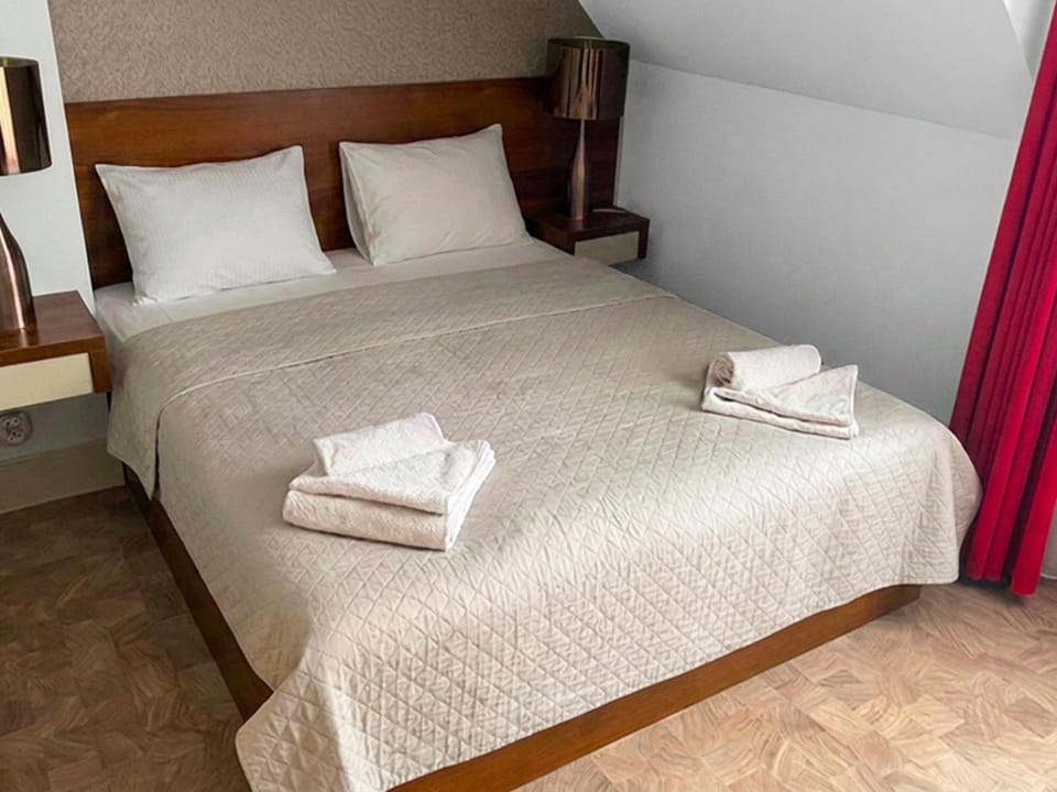 Bed, Bedroom, Breakfast, internet, towels