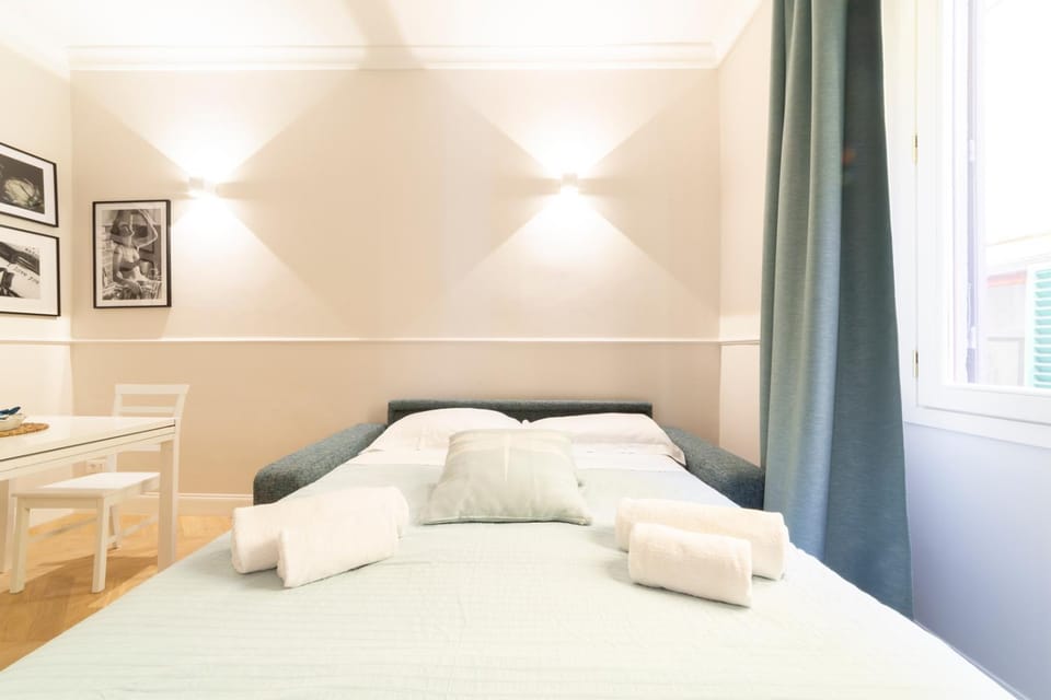 Kitchen or kitchenette, Living room, Seating area, Bedroom