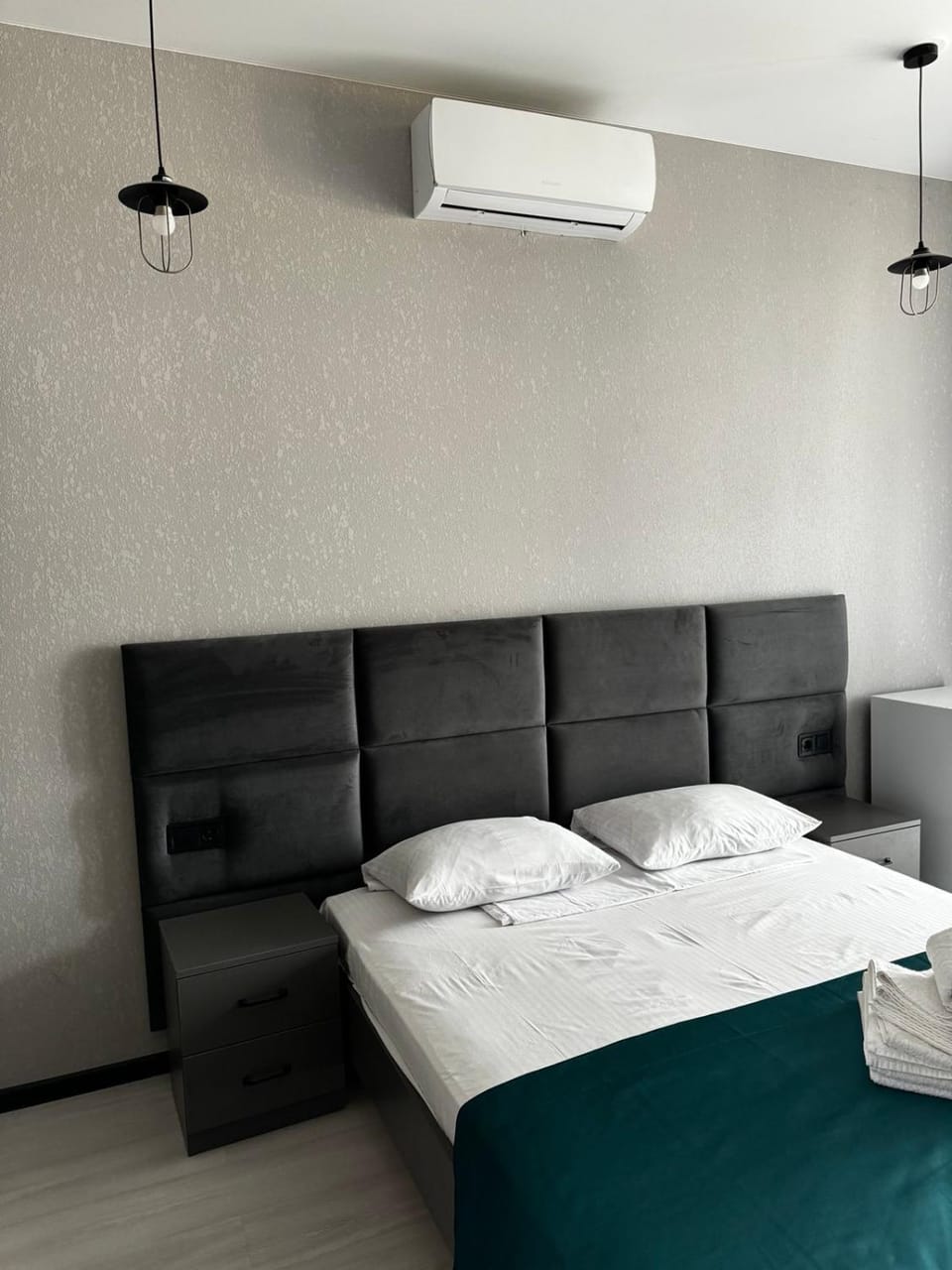 Photo of the whole room, air conditioner
