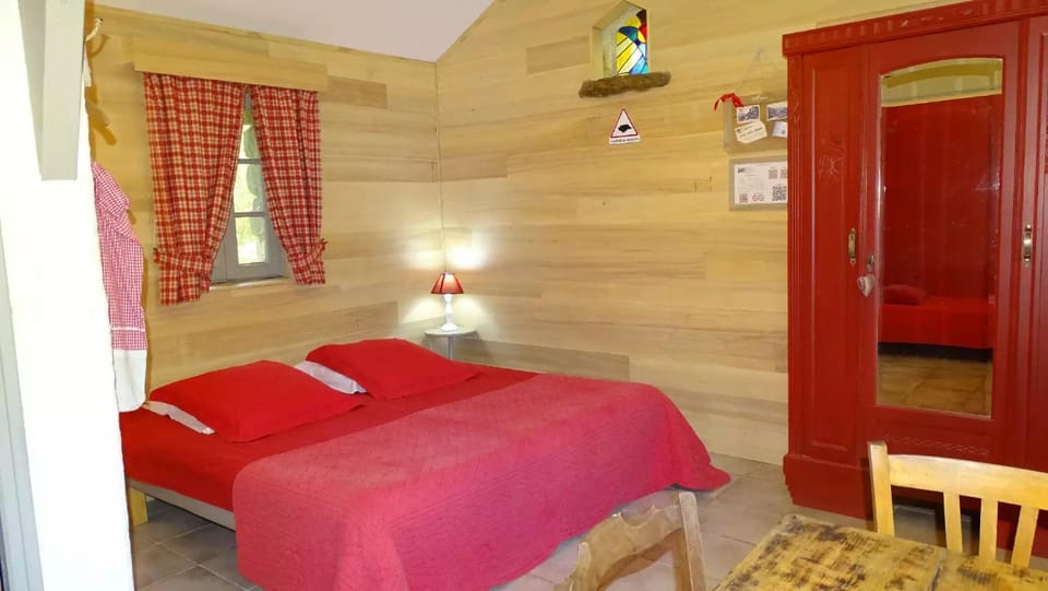 Bed, Photo of the whole room