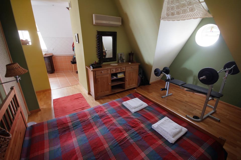 Bed, Photo of the whole room, Seating area, Bedroom, wardrobe