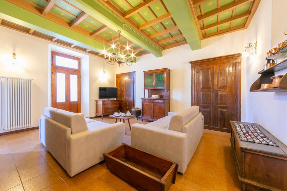 Living room, Seating area