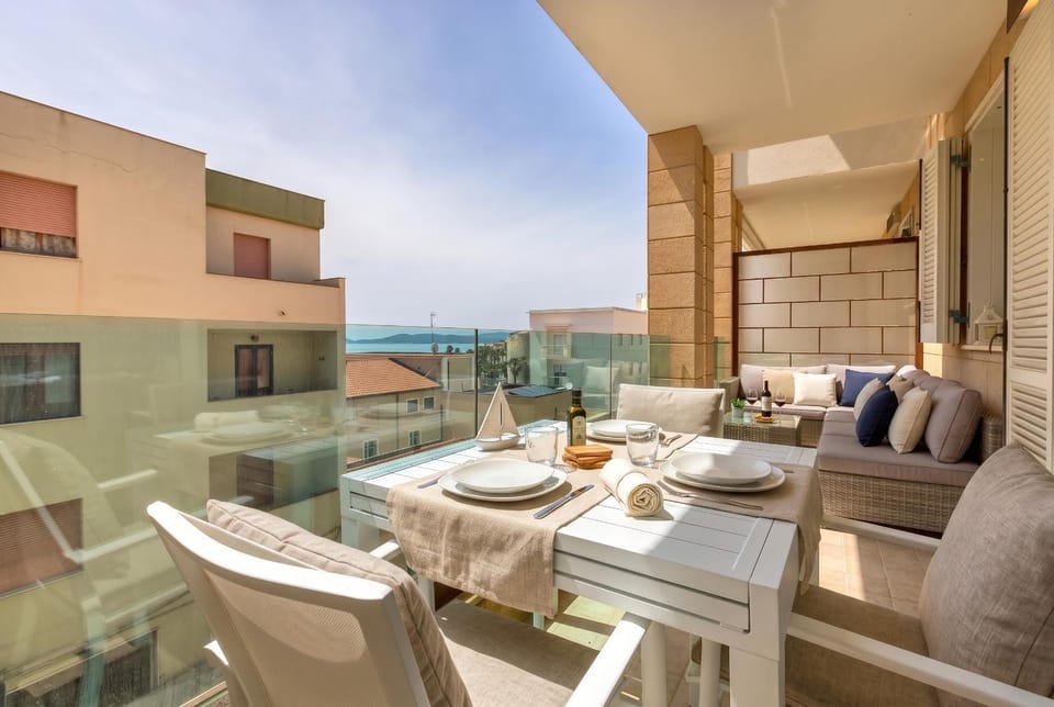 Patio, View (from property/room), Balcony/Terrace, Food and drinks, Dining area