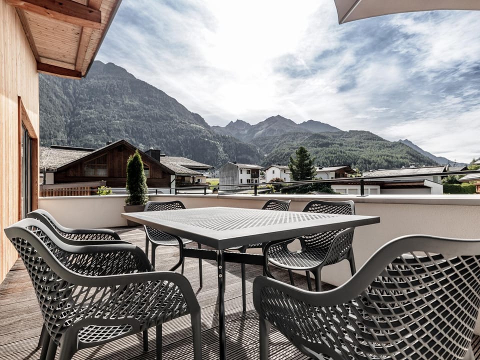 Day, Natural landscape, Balcony/Terrace, Mountain view