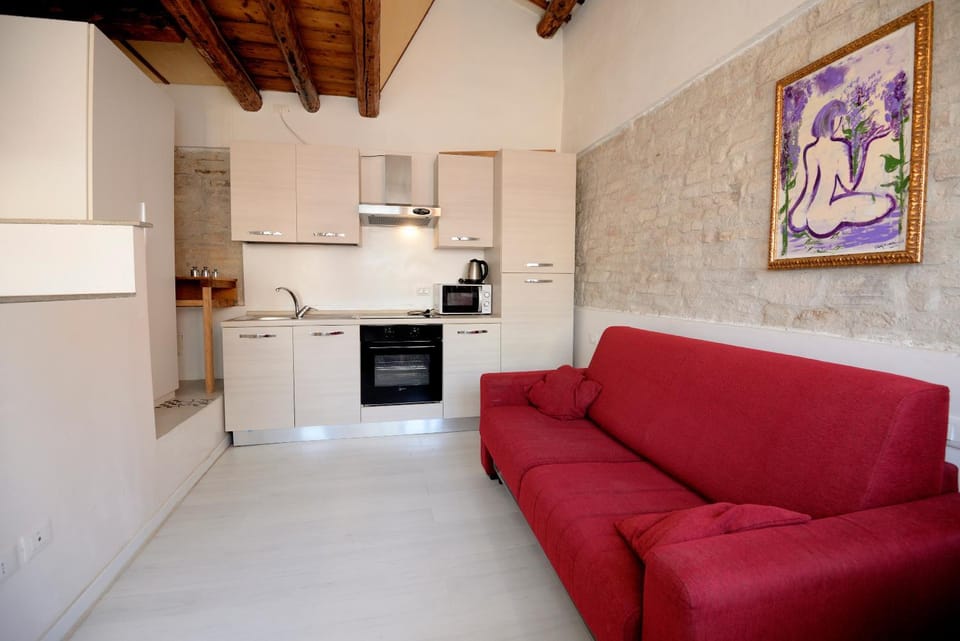 Kitchen or kitchenette, Seating area