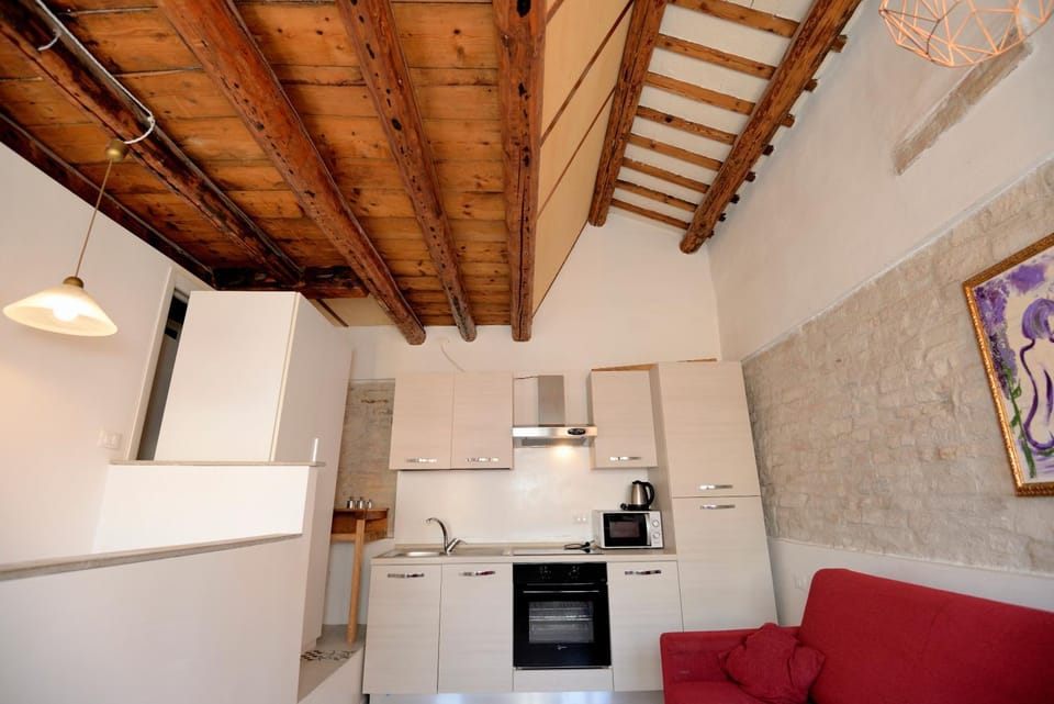 Kitchen or kitchenette, Seating area
