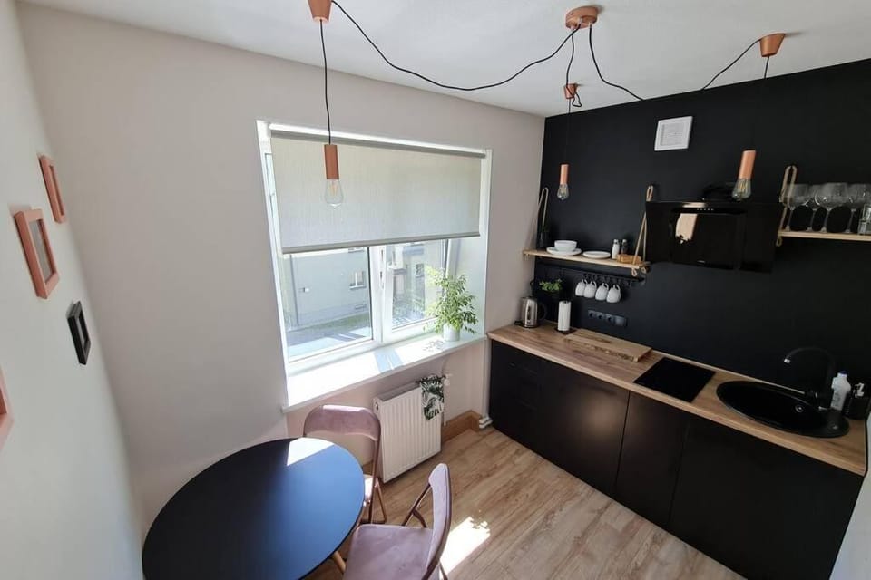 Coffee/tea facilities, Kitchen or kitchenette, stove