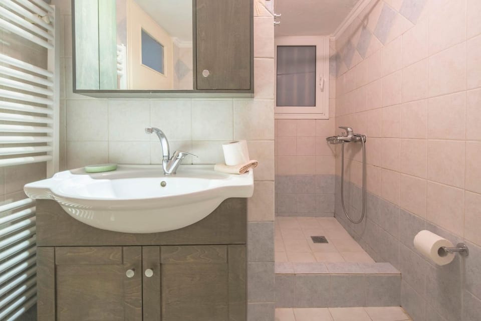 Stylish apt in the Historic heart of the city Apartment in Athens