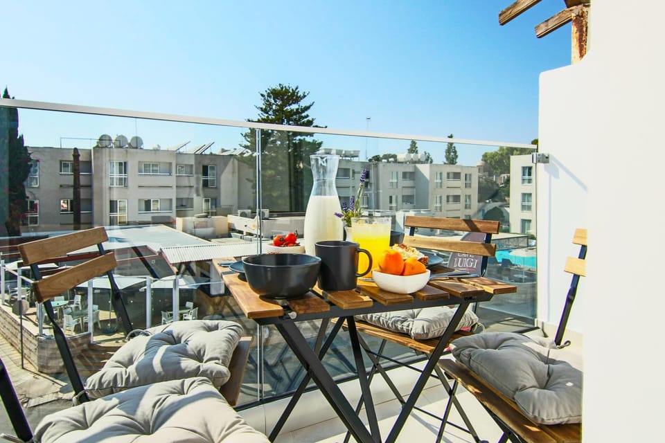Off site, Balcony/Terrace, City view, Street view