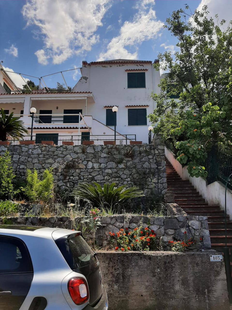 Property building, Day, Garden, Garden view, Parking