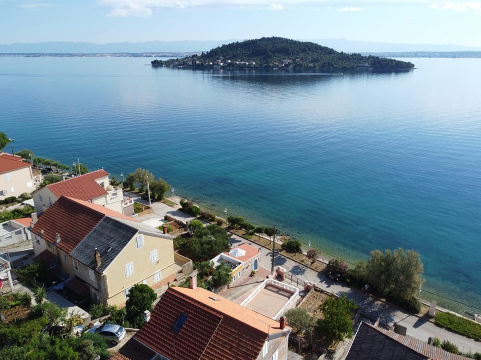 Beach, Mountain view, Sea view, Location